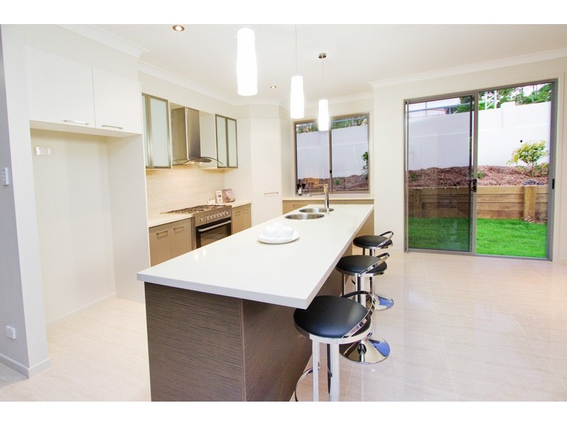 136 Hawken Drive, St Lucia QLD 4067