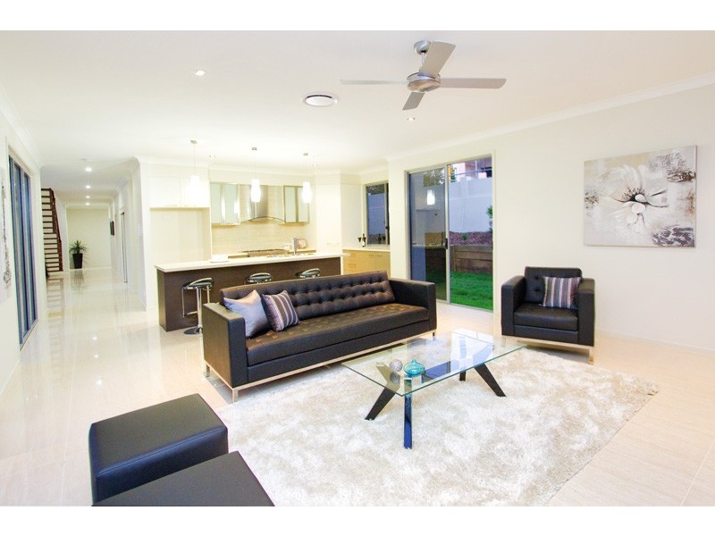 136 Hawken Drive, St Lucia QLD 4067