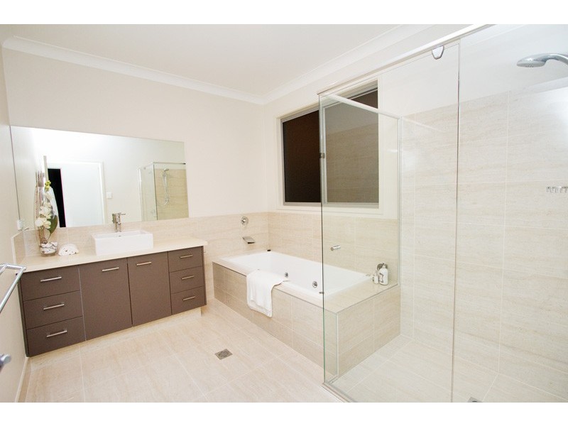 136 Hawken Drive, St Lucia QLD 4067