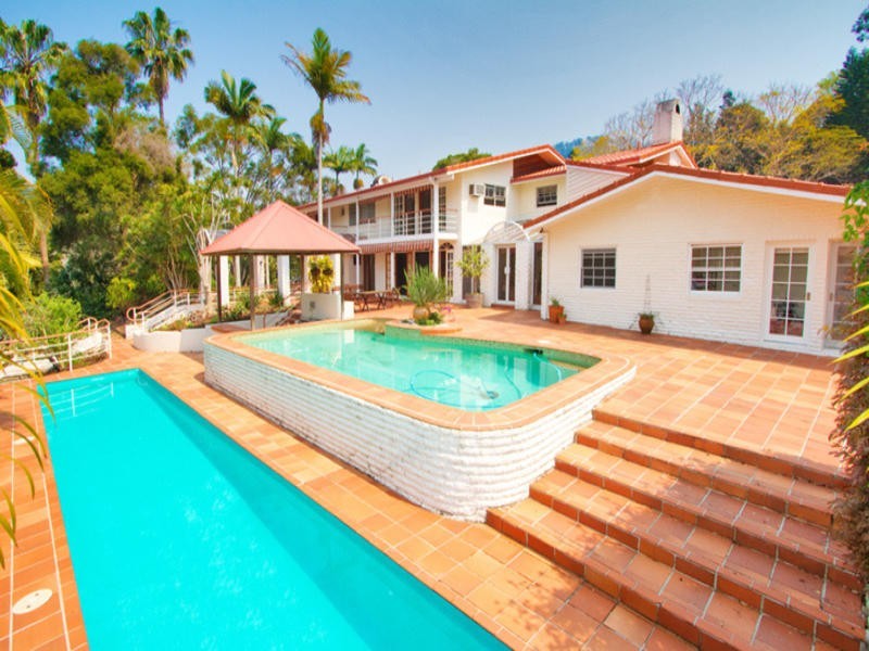 243 Moons Lane, Brookfield QLD 4069