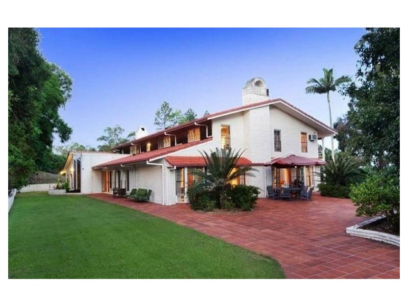 243 Moons Lane, Brookfield QLD 4069