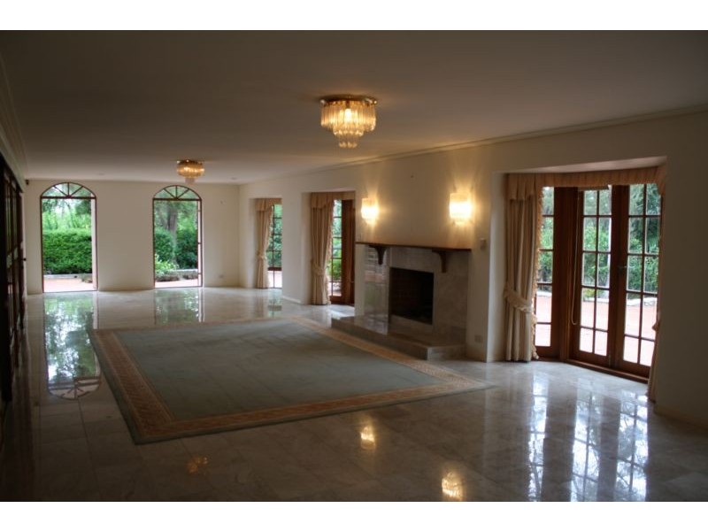 243 Moons Lane, Brookfield QLD 4069