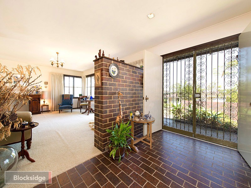 33 Struan Street, Chapel Hill QLD 4069