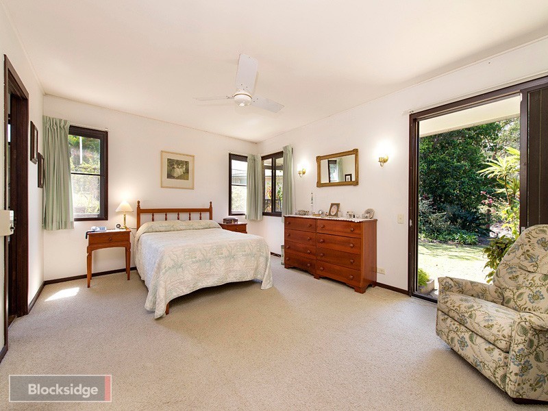 33 Struan Street, Chapel Hill QLD 4069