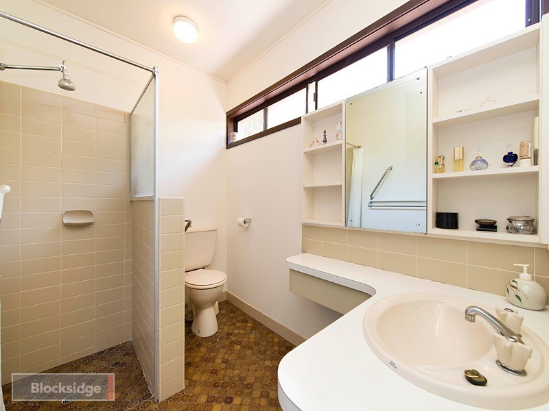 33 Struan Street, Chapel Hill QLD 4069