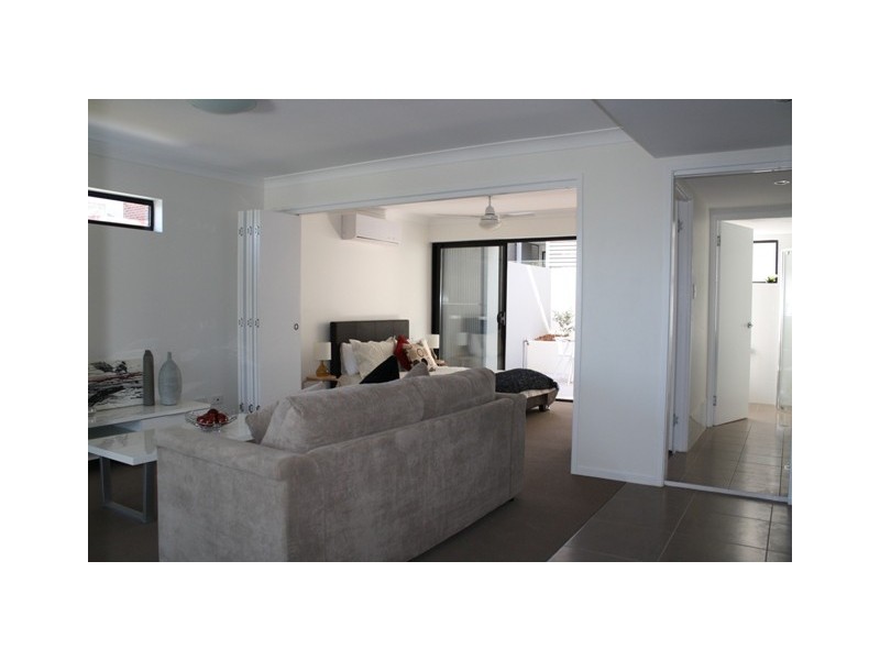 21 Fenton Street, Fairfield QLD 4103