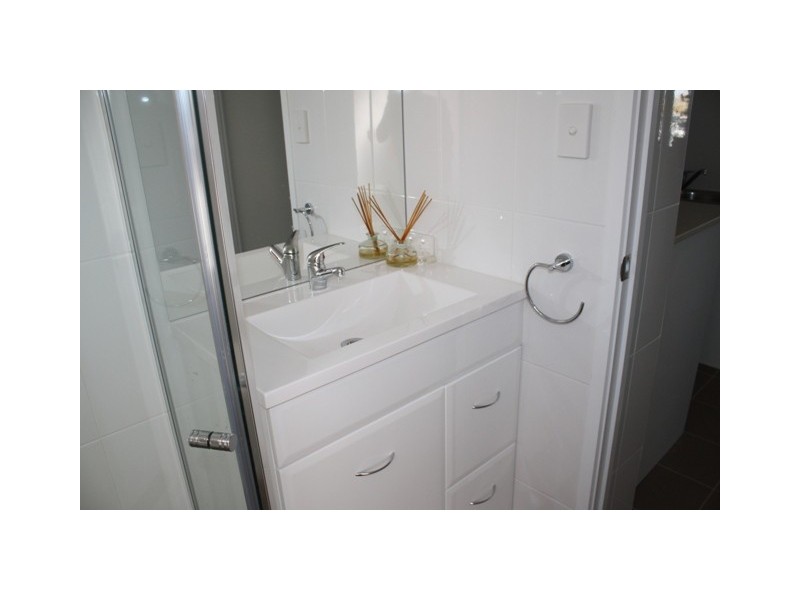 21 Fenton Street, Fairfield QLD 4103