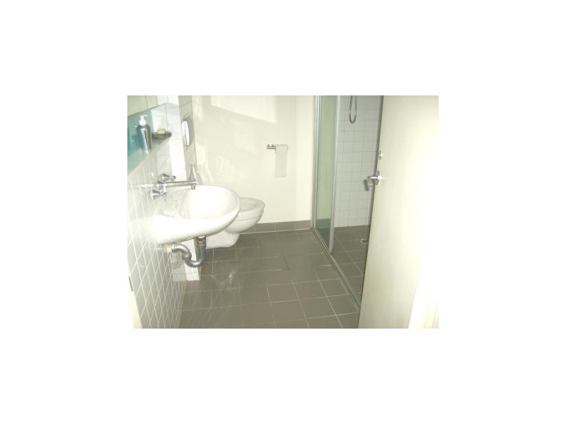 2/63 Ormond Esplanade, Elwood VIC 3184