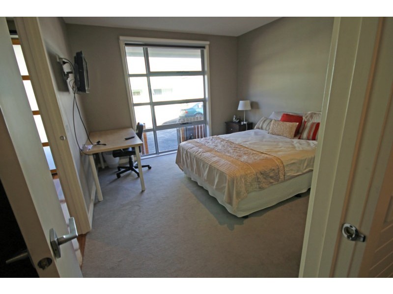 10 Lynott Street, St Kilda VIC 3182