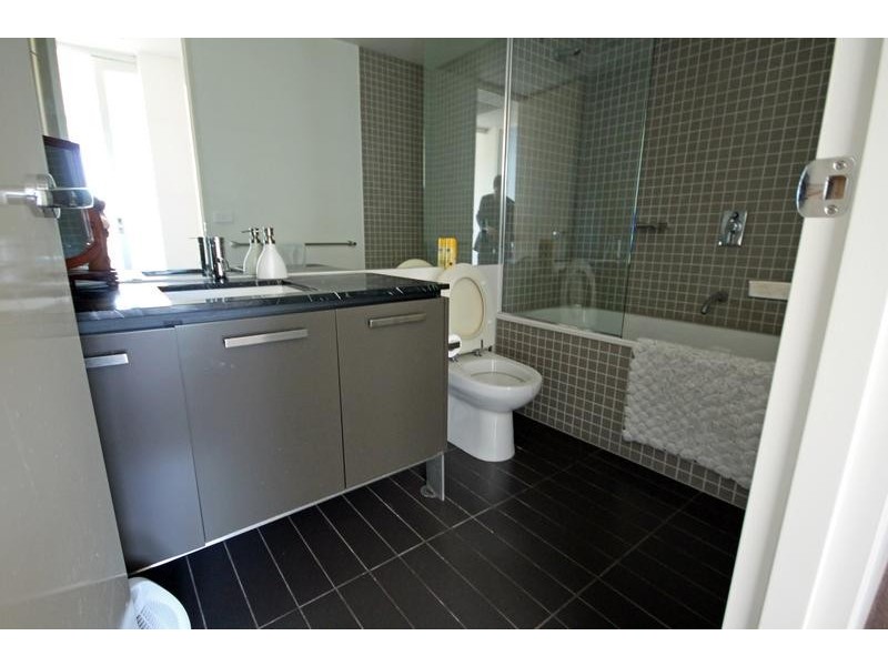 704/1 Roy Street, Melbourne VIC 3004