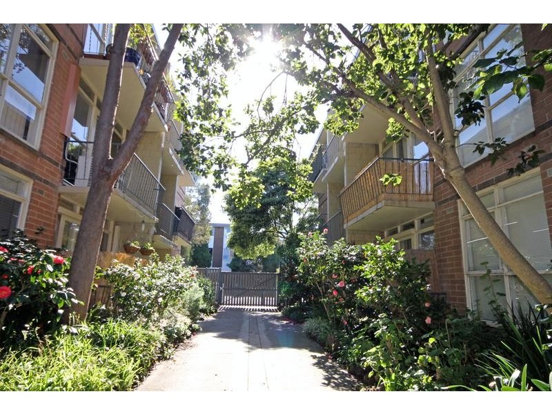 7/23 Robe Street, St Kilda VIC 3182