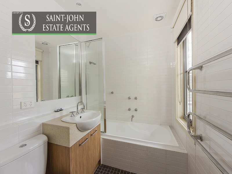 10 Lynott Street, St Kilda VIC 3182