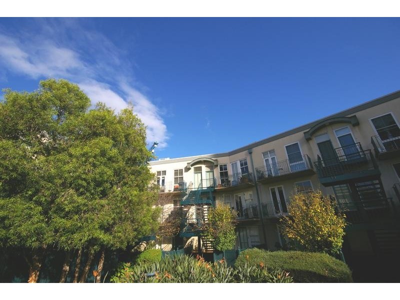 1/2 Moore Street, Southbank VIC 3006