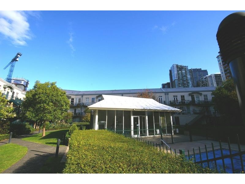 1/2 Moore Street, Southbank VIC 3006
