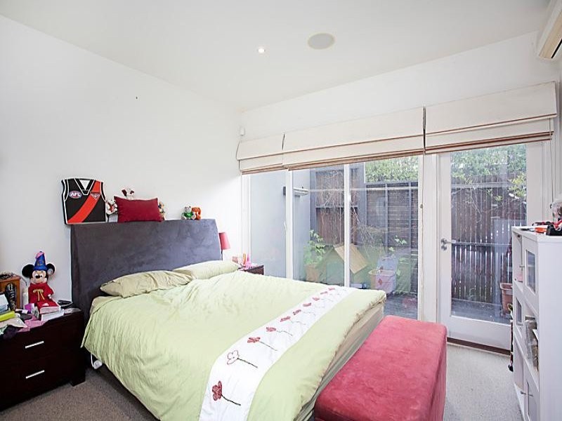 8/76 Carlisle Street, St Kilda VIC 3182