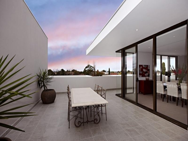 18 Warleigh Grove, Brighton VIC 3186