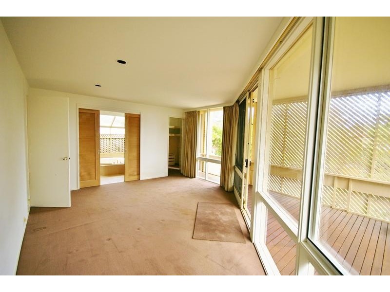 8 Canadian Bay Road, Mount Eliza VIC 3930