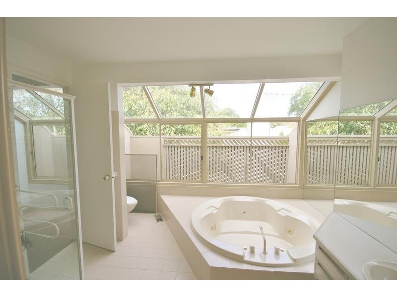 8 Canadian Bay Road, Mount Eliza VIC 3930