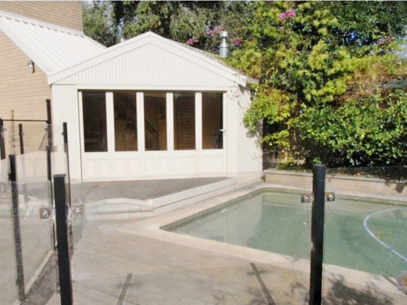 8 Canadian Bay Road, Mount Eliza VIC 3930