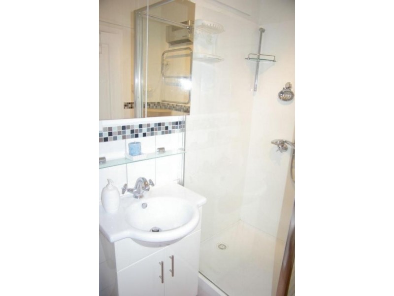 4/75 Queens Road, Melbourne VIC 3000