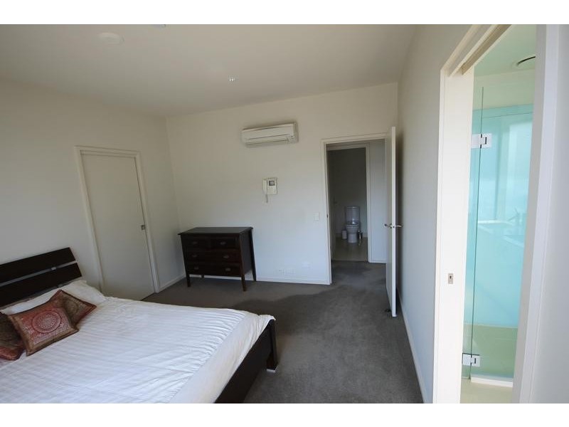 501/49 Beach Street, Port Melbourne VIC 3207