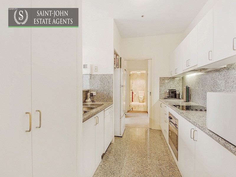 1002/221 Sturt Street, South Melbourne VIC 3205