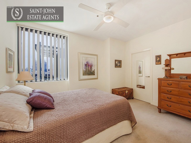 1002/221 Sturt Street, South Melbourne VIC 3205
