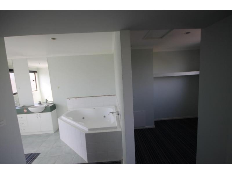 327 Sunset Place, Maribyrnong VIC 3032