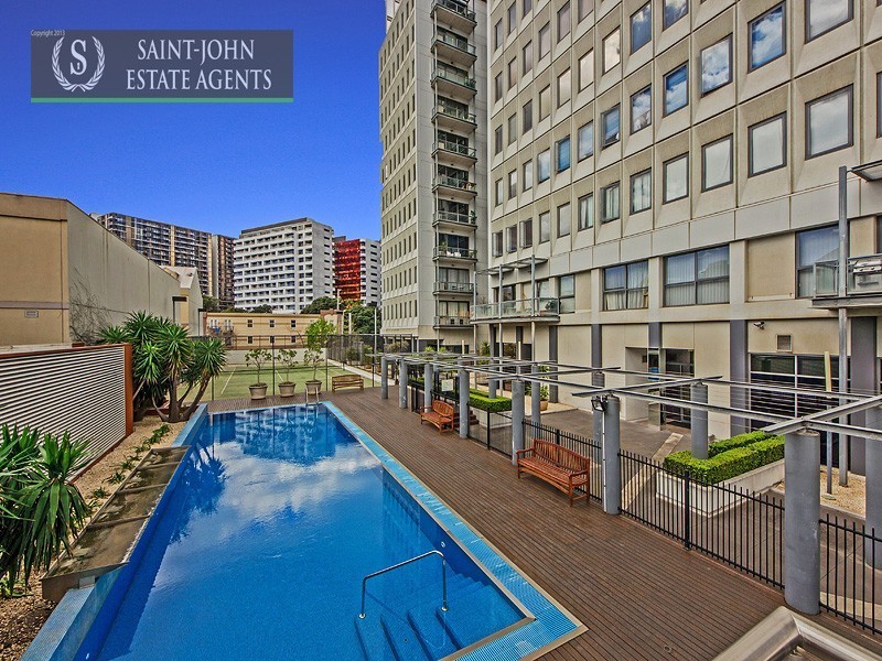 1010/221 Sturt Street, South Melbourne VIC 3205
