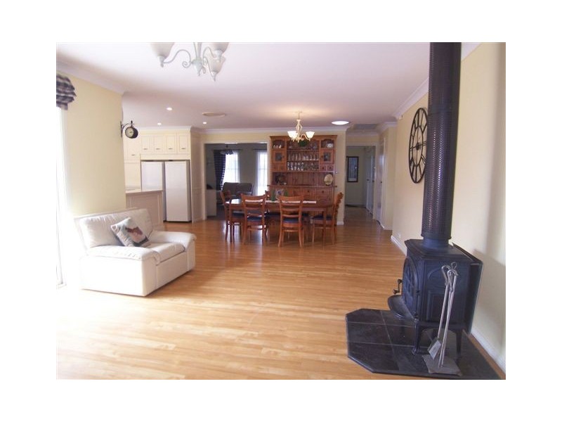 24 Ballanya Avenue, Goulburn NSW 2580