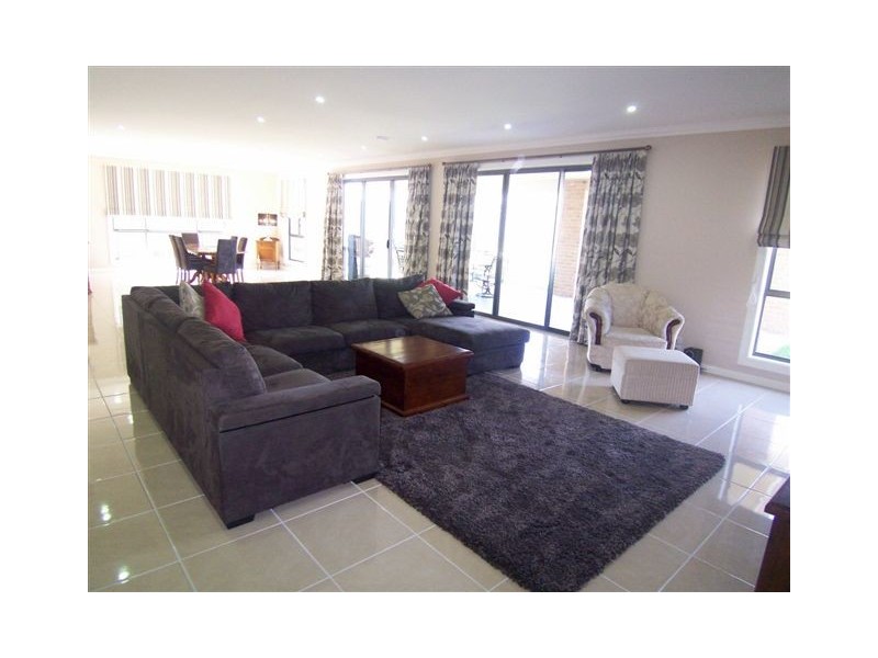 3 Mewburn Drive, Goulburn NSW 2580