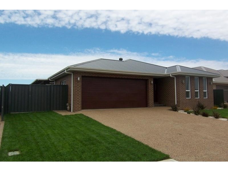 5 Mewburn Drive, Goulburn NSW 2580