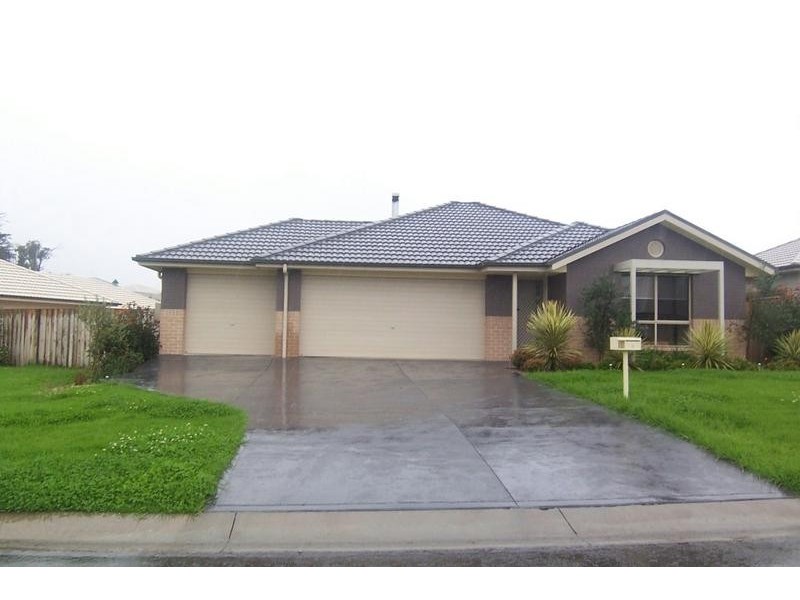 8 Clure Place, Goulburn NSW 2580