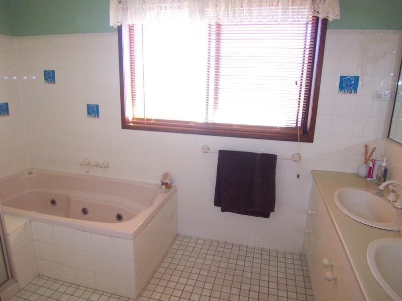 11 Chantilly Court, Goulburn NSW 2580