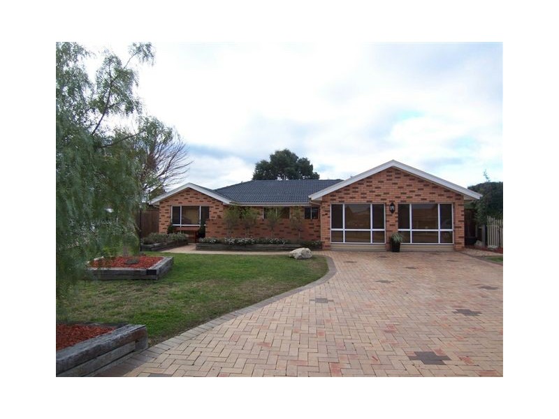 24 Paradise Place, Goulburn NSW 2580