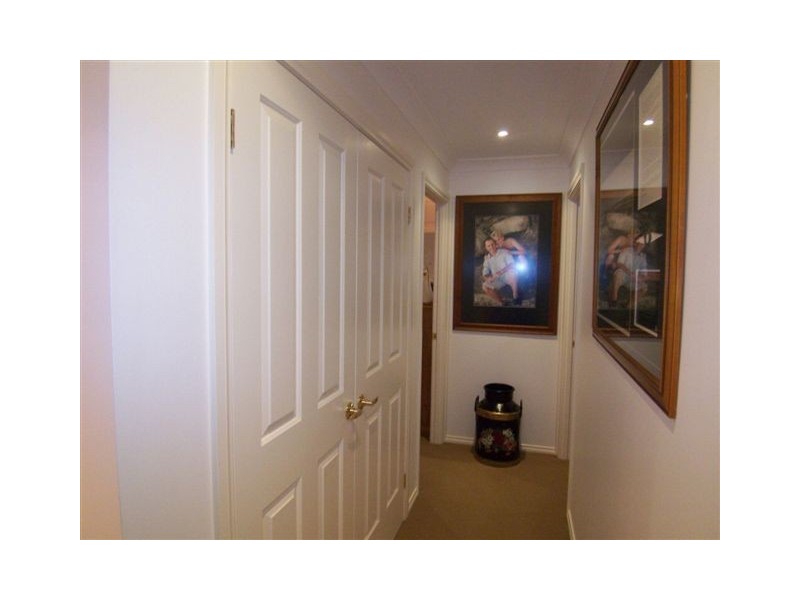 24 Paradise Place, Goulburn NSW 2580