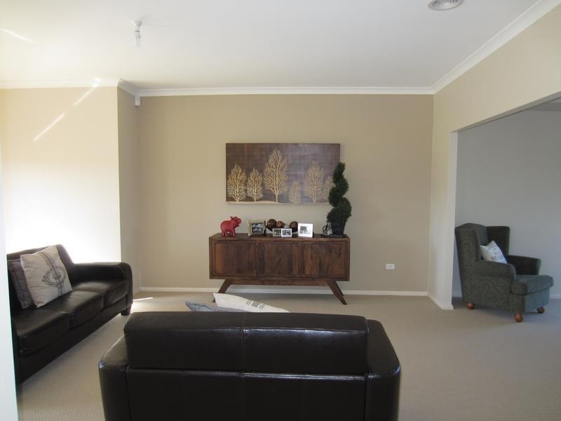 43 Bonnett Drive, Goulburn NSW 2580