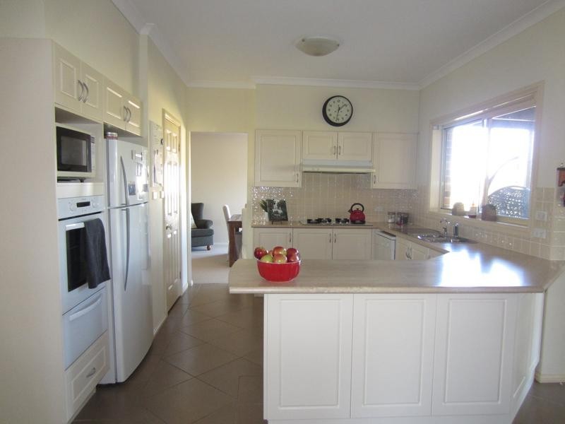 43 Bonnett Drive, Goulburn NSW 2580