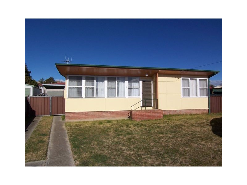 8 Darcy Crescent, Goulburn NSW 2580