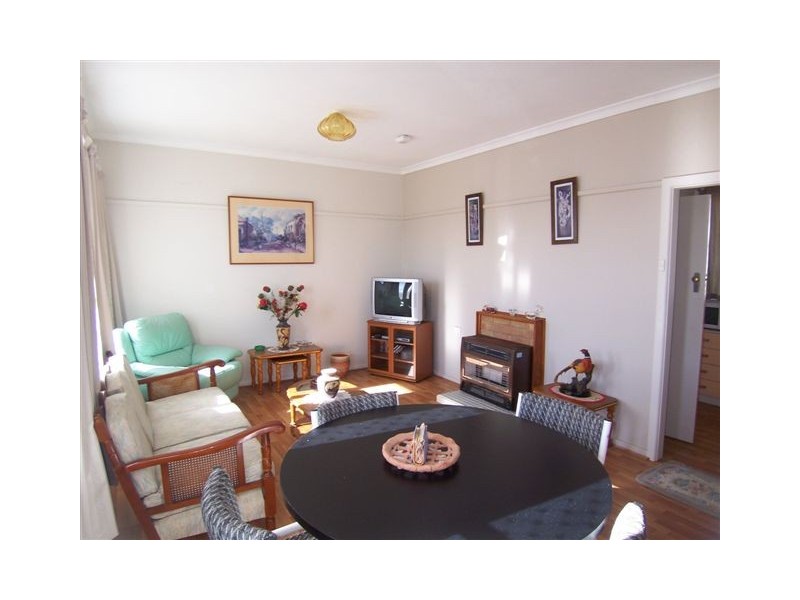 8 Darcy Crescent, Goulburn NSW 2580