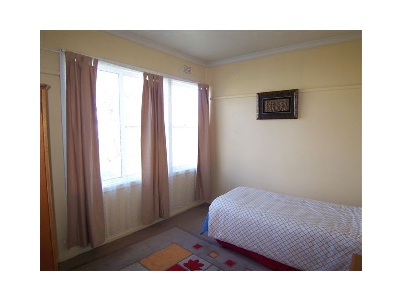 8 Darcy Crescent, Goulburn NSW 2580