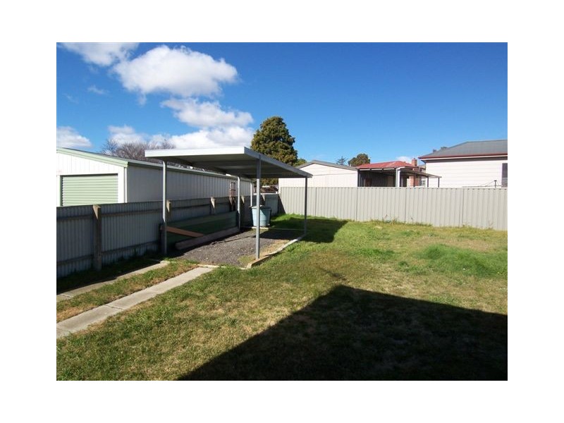 8 Darcy Crescent, Goulburn NSW 2580
