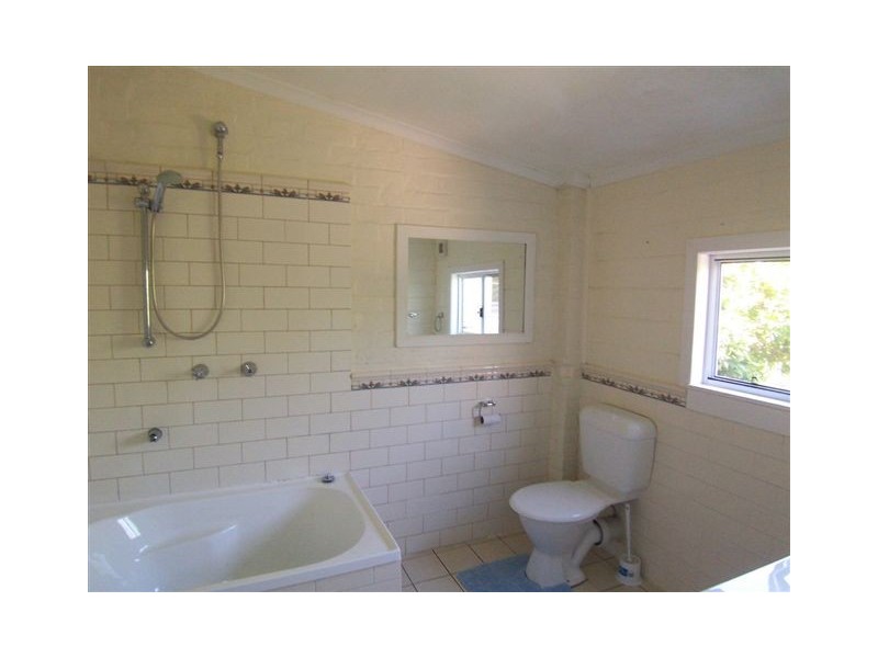 11 Mayor Street, Goulburn NSW 2580