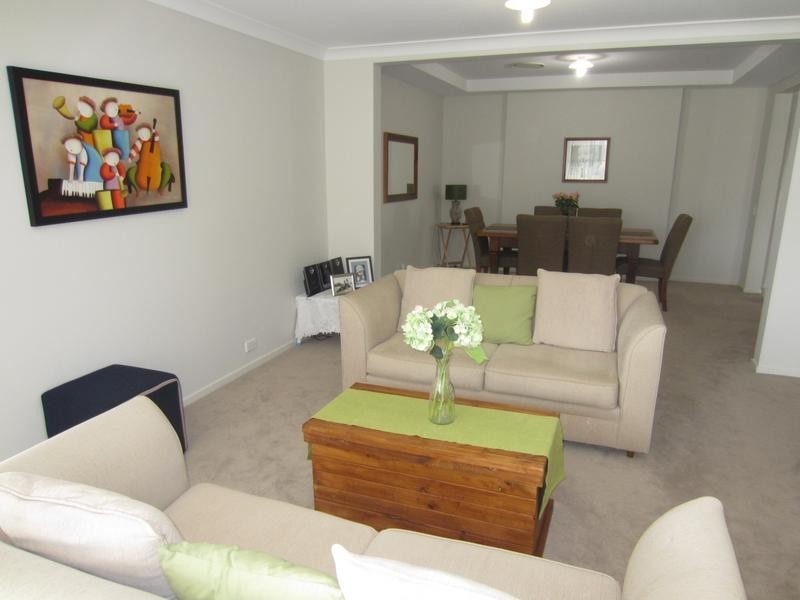 4 Barry Crescent, Goulburn NSW 2580