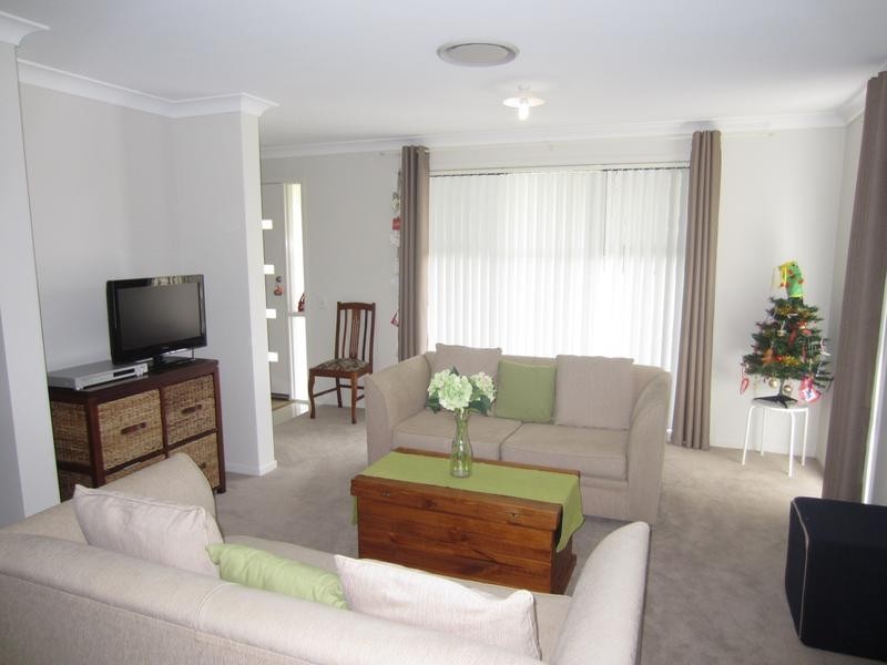 4 Barry Crescent, Goulburn NSW 2580