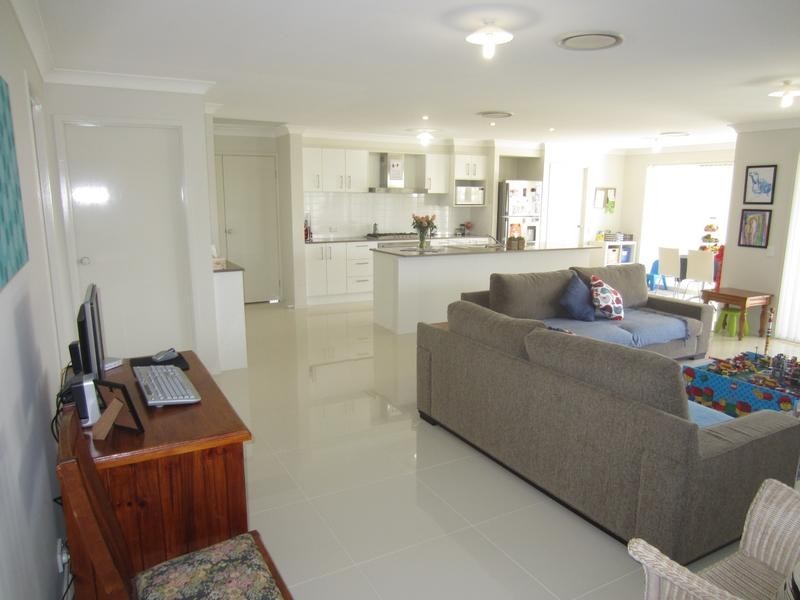 4 Barry Crescent, Goulburn NSW 2580