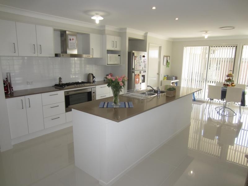 4 Barry Crescent, Goulburn NSW 2580