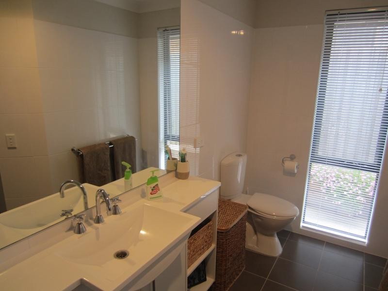 4 Barry Crescent, Goulburn NSW 2580
