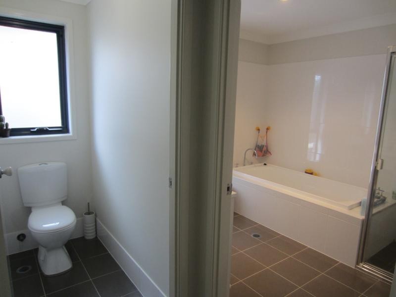 4 Barry Crescent, Goulburn NSW 2580