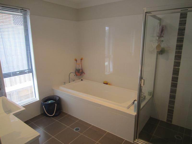 4 Barry Crescent, Goulburn NSW 2580
